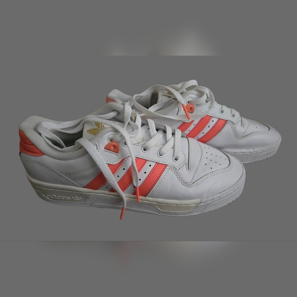 Adidas White and Pink Athletic Shoes Size 9 - Picture 5 of 5